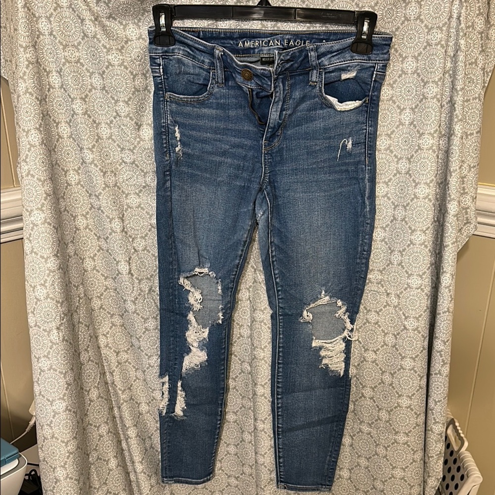 American Eagle Outfitters Women's Distressed Blue Jeans